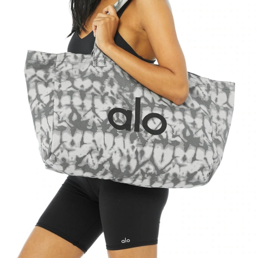 Alo yoga grey tiedye shopper tote
